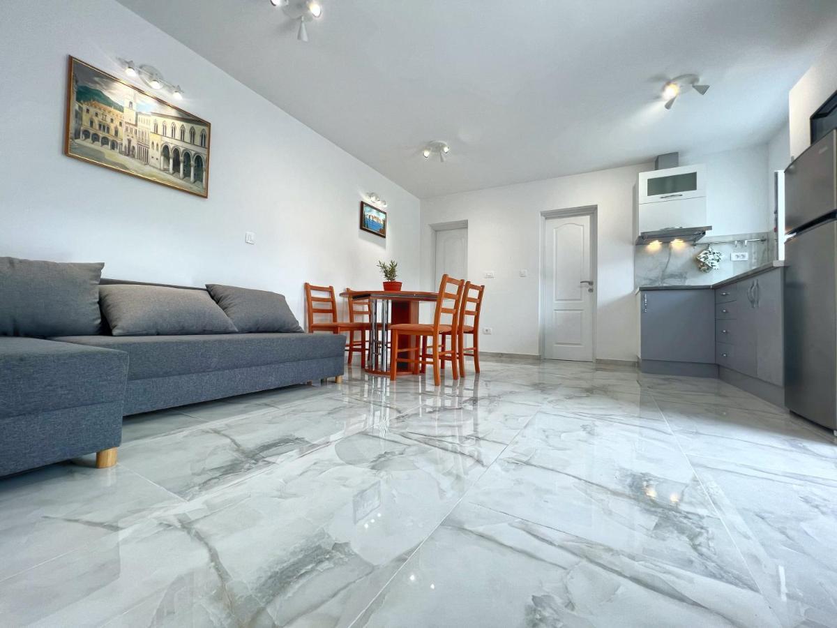 Apartman Laura مْليني المظهر الخارجي الصورة